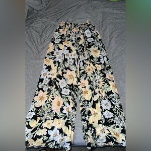 High waisted floral pants.